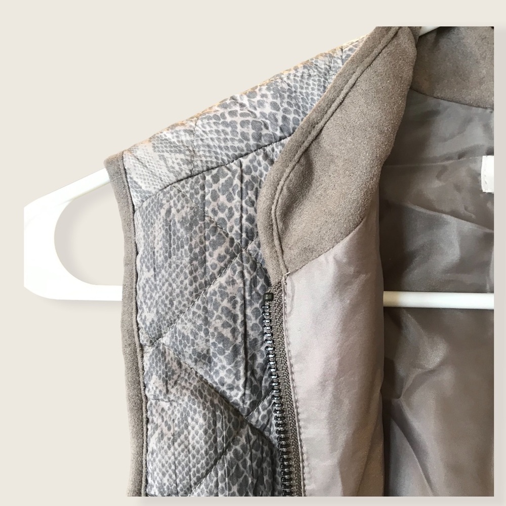 LOGO by Lori Goldstein Quilted Snake Skin Vest - Picture 7 of 12